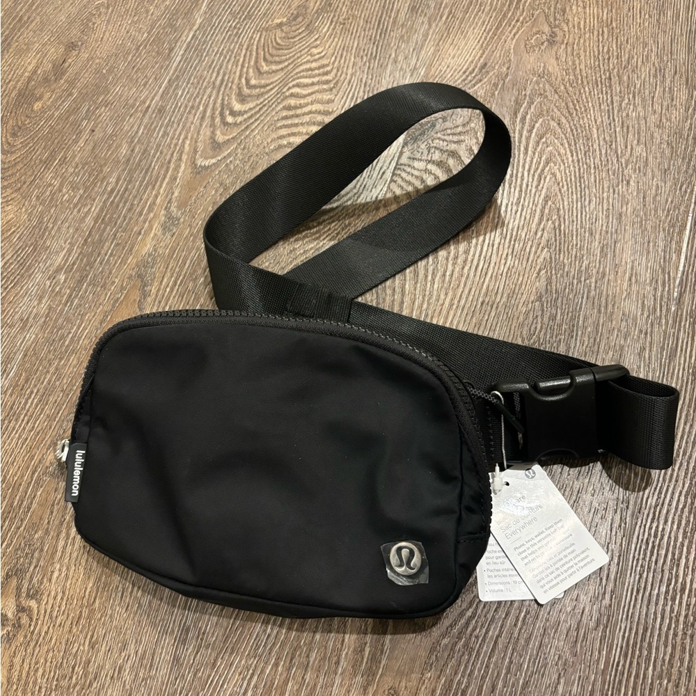 Lululemon Black Everywhere Belt Bag 1L